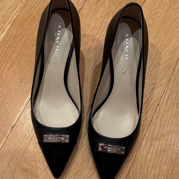 Coach Leather Point Cap Toe logo Black Heels. Size 8.5 - Picture 2 of 9